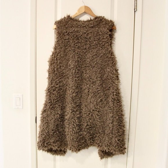 Long Fuzzy Vest - Picture 2 of 2